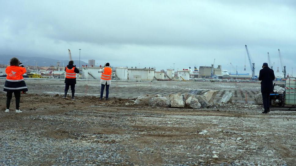 Darsena Europa, scontro aperto sull’uso temporaneo dei lotti