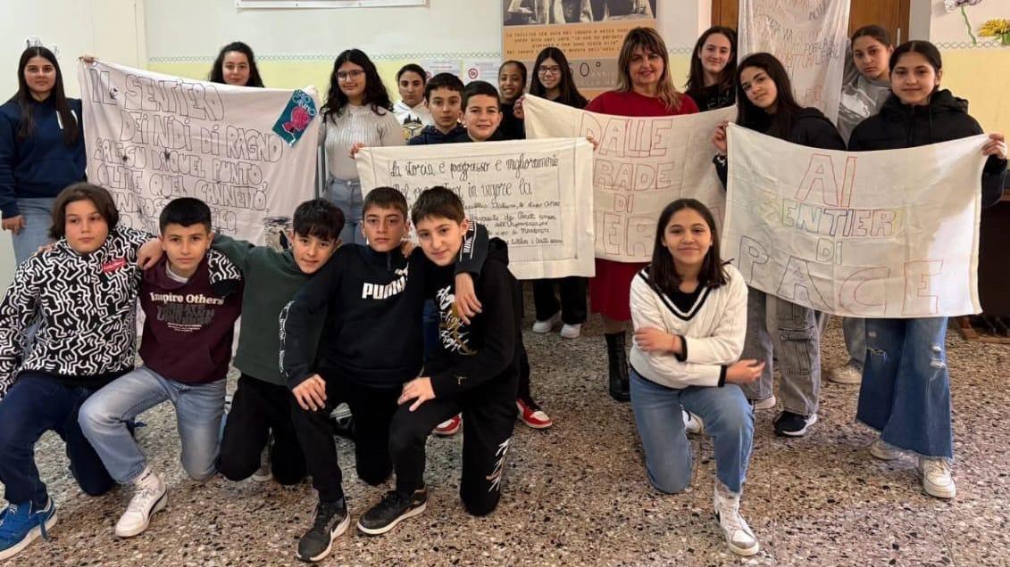 I giovani alunni celebrano il 25 Aprile con uno spettacolo teatrale