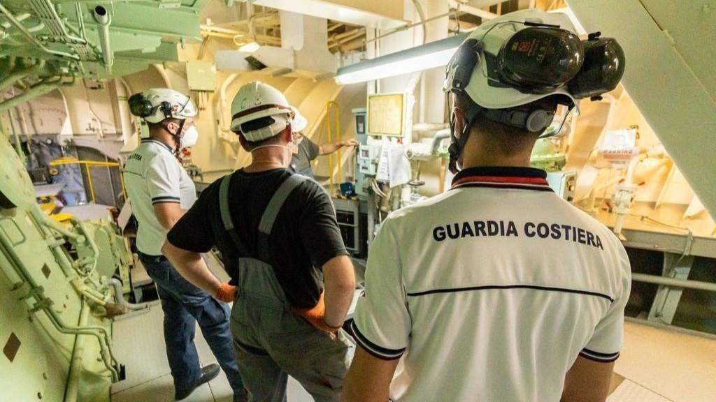 Cagliari, nave mercantile sequestrata al porto