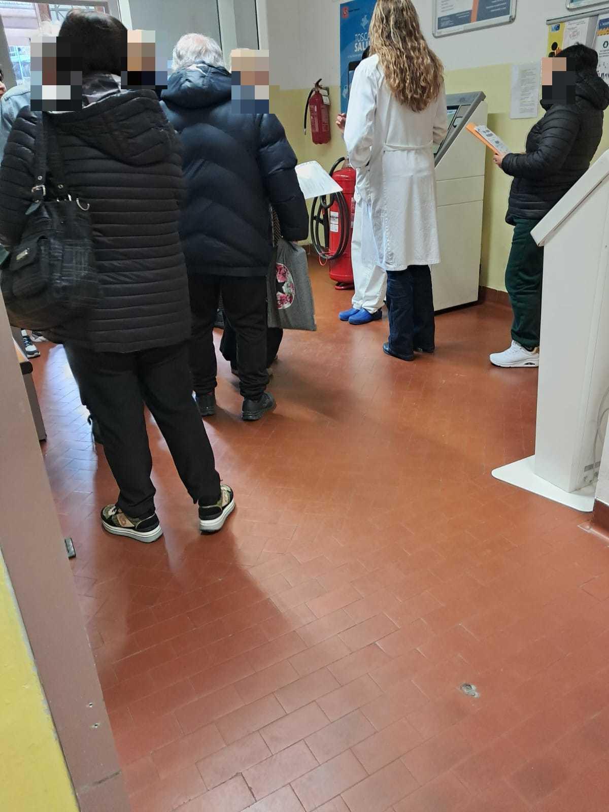 
	Code all'ospedale di Livorno per i prelievi

