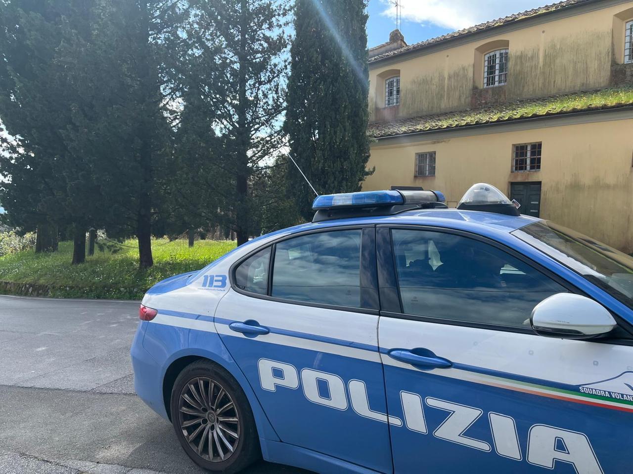 
	Una volante della polizia a Lucca


