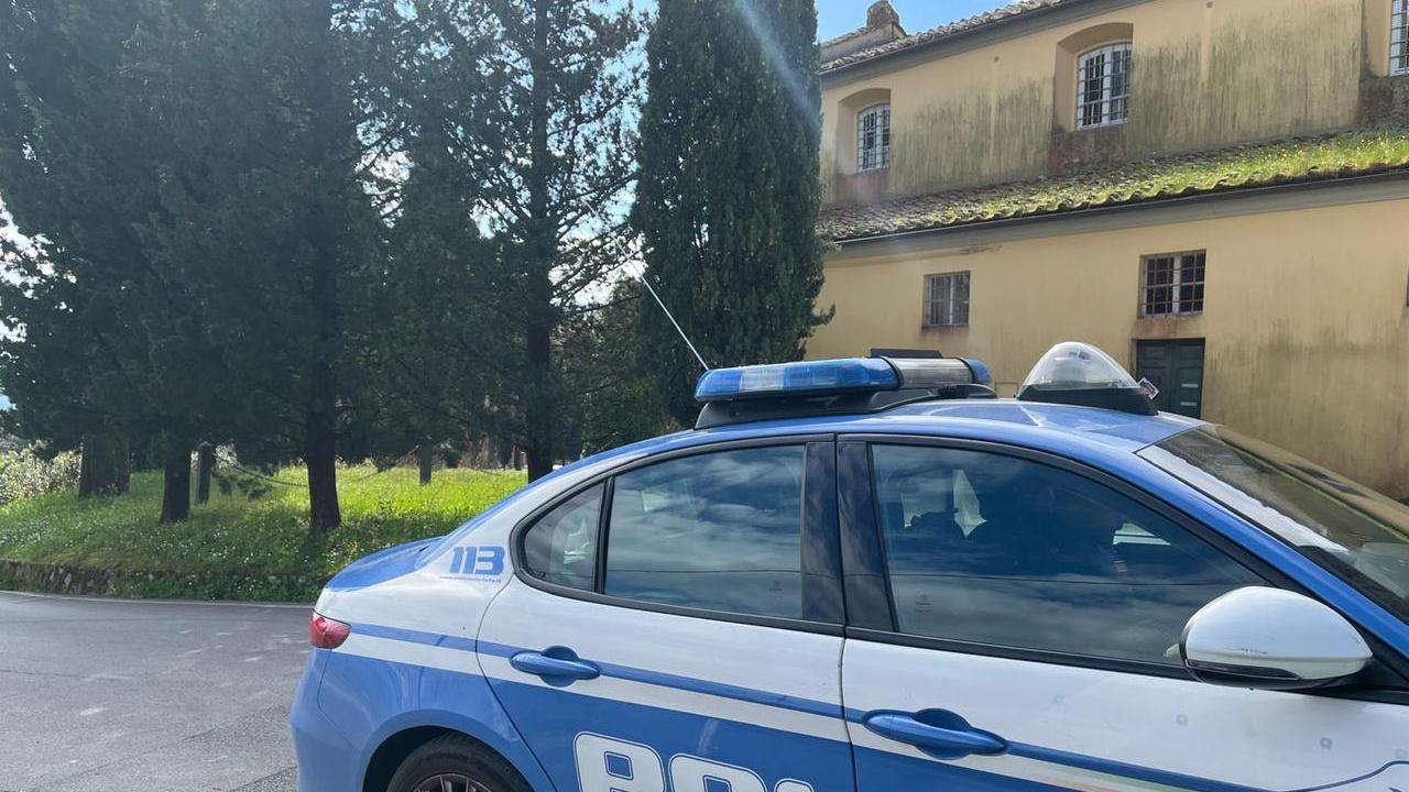 Una volante della polizia a Lucca