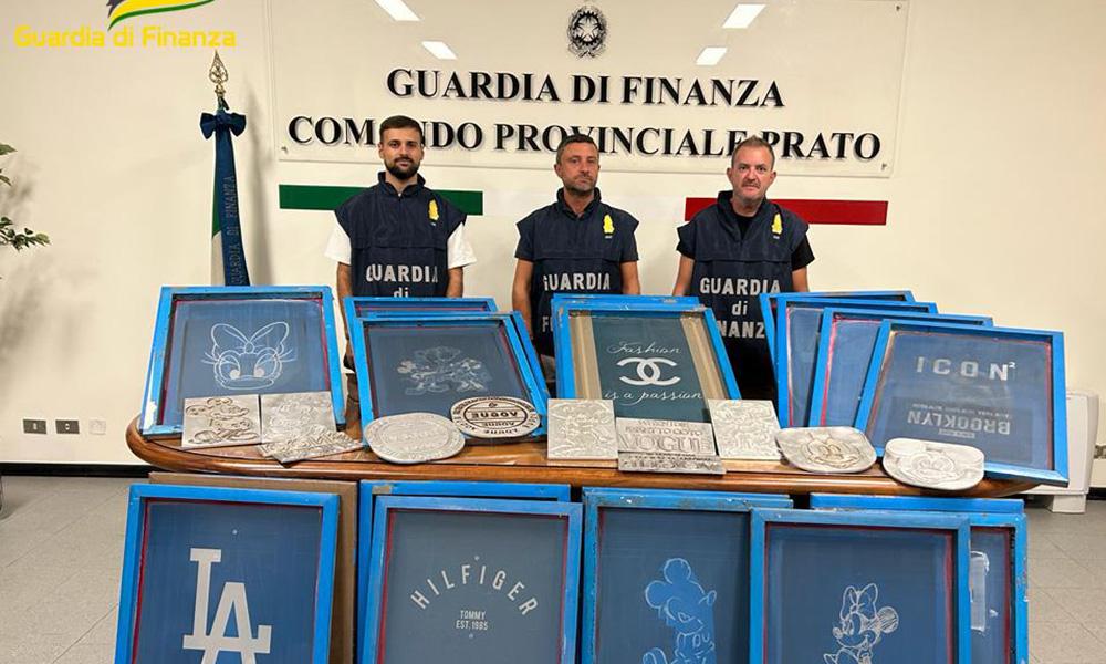 
	Un sequestro di punzoni per la contraffazione dei capi d'abbigliamento (archivio)

