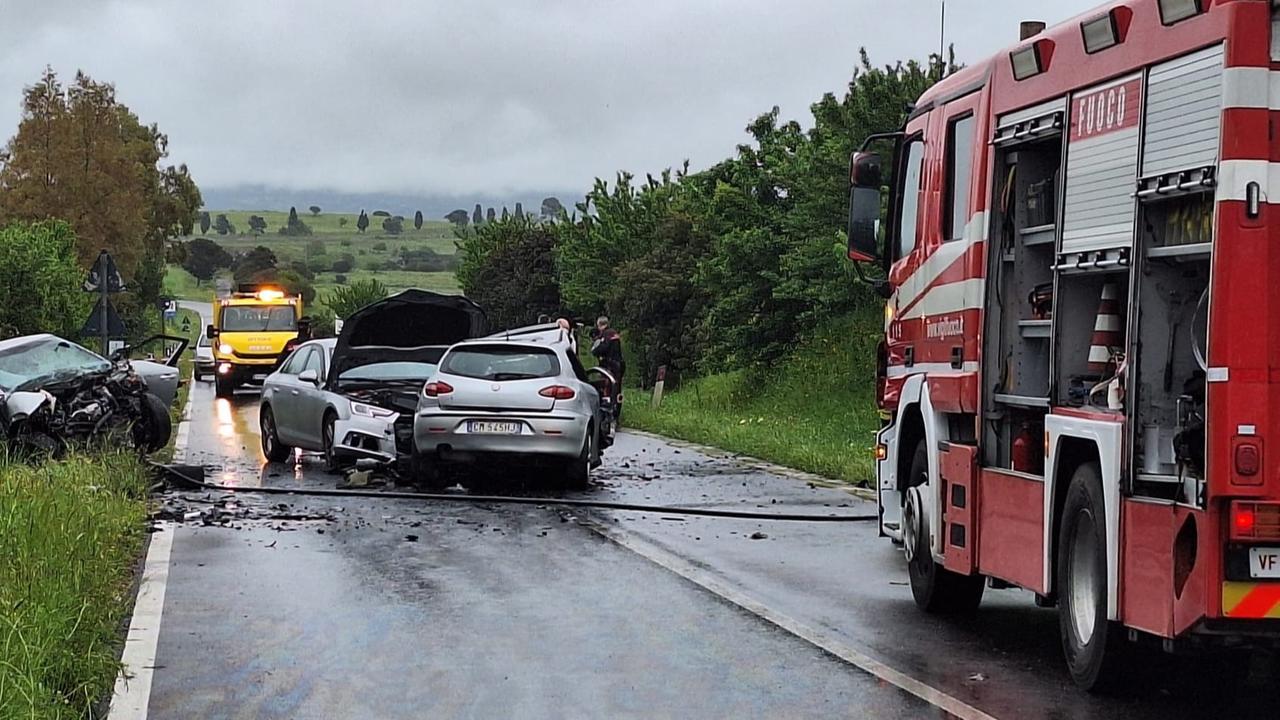 Scontro fra tre auto, un morto e due feriti: ecco chi è la vittima