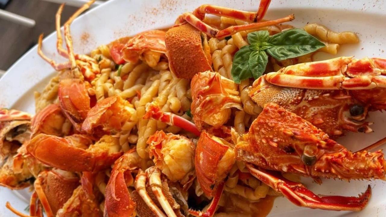 Pasqua di mare, i fratelli Fasolino a Golfo Aranci: in cucina nel regno dell’aragosta