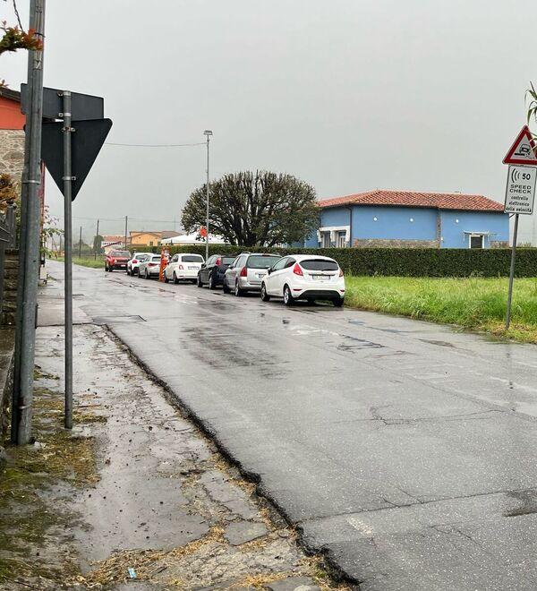Caos traffico nella zona dell’asilo nido di Chiesanuova. Il sindaco: «Metteremo nuova segnaletica»