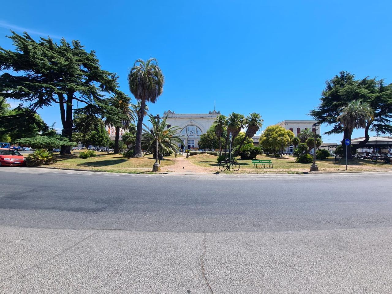 
	Una veduta di piazza Dante (foto d'archivio)

