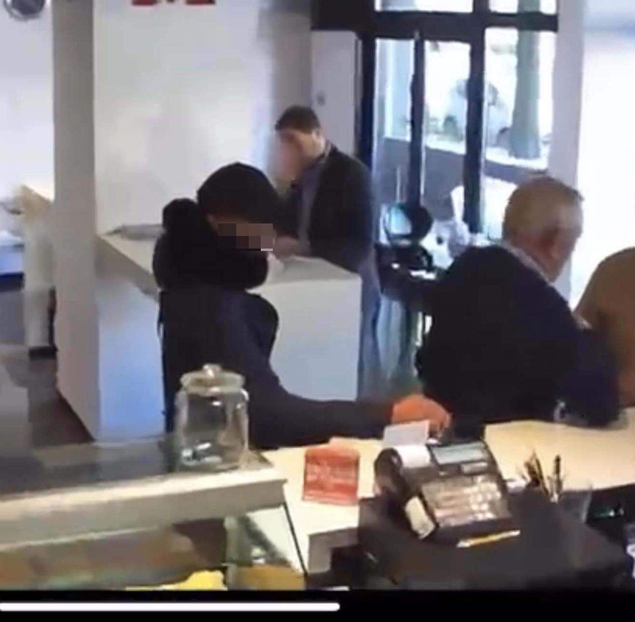 Furto lampo al Moma Bar di via Pansa: rubato un cellulare al bancone, l’appello sui social – GUARDA IL VIDEO