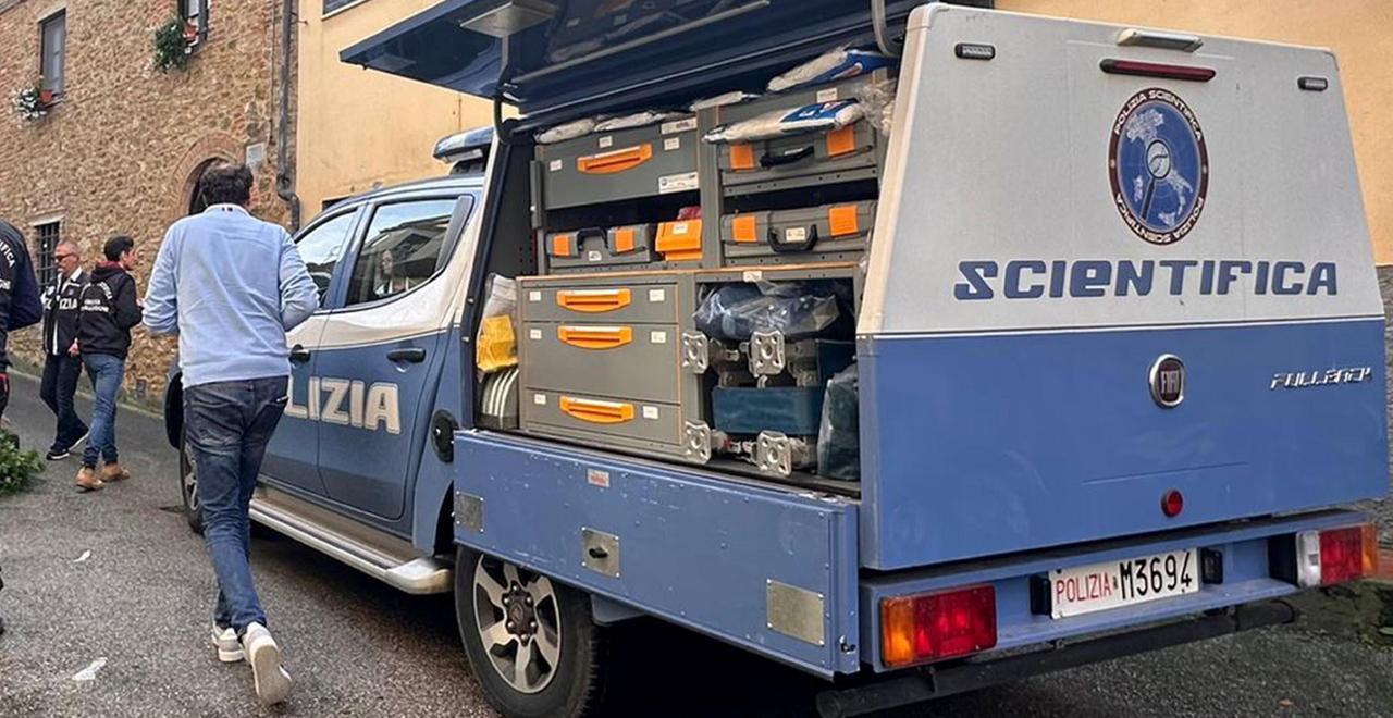 
	Agenti della polizia scientifica durante un sopralluogo (foto d'archivio)

