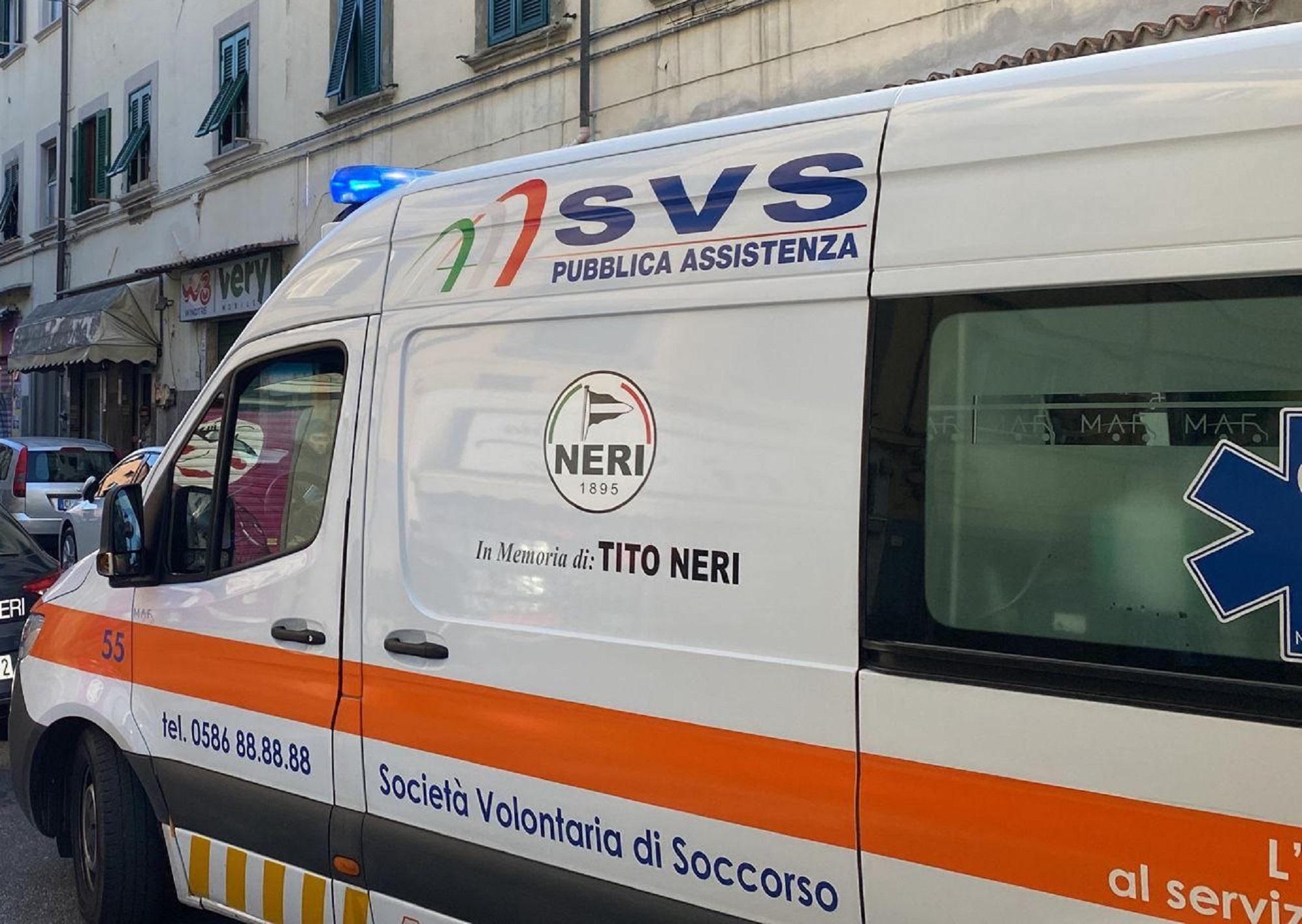 Un'ambulanza della Svs in via della Pina d'Oro