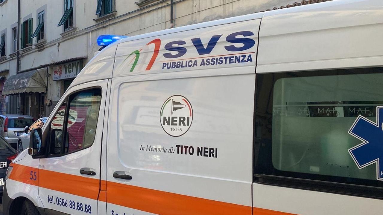 Un'ambulanza della Svs in via della Pina d'Oro