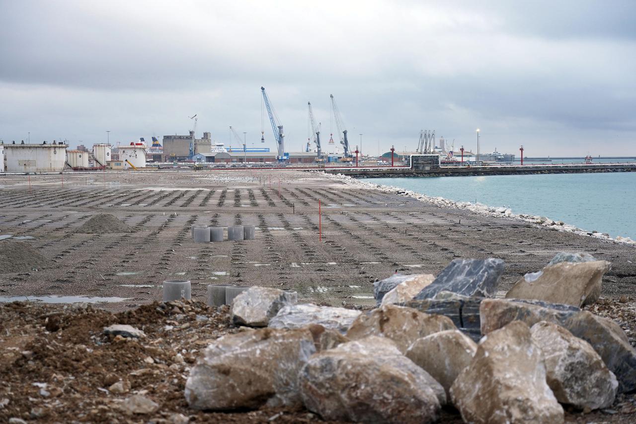 
	L'area in cui sorger&agrave; la Darsena Europa&nbsp;(foto Stick)

