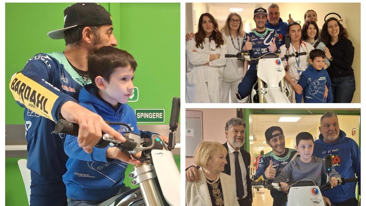 Il pilota Massimo Bianconcini in corsia nell'ospedale di Sassuolo