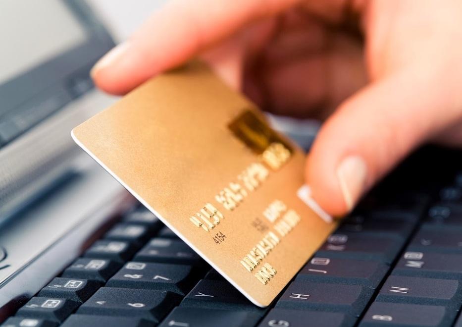 Tabaccaio convinto a versare 2mila euro per sbloccare l'app dei pagamenti elettronici