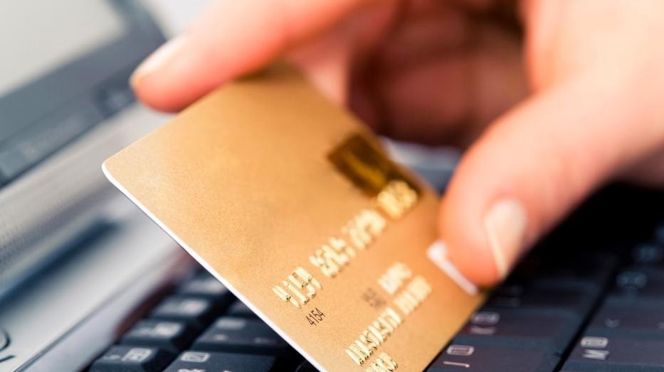 Tabaccaio convinto a versare 2mila euro per sbloccare l'app dei pagamenti elettronici