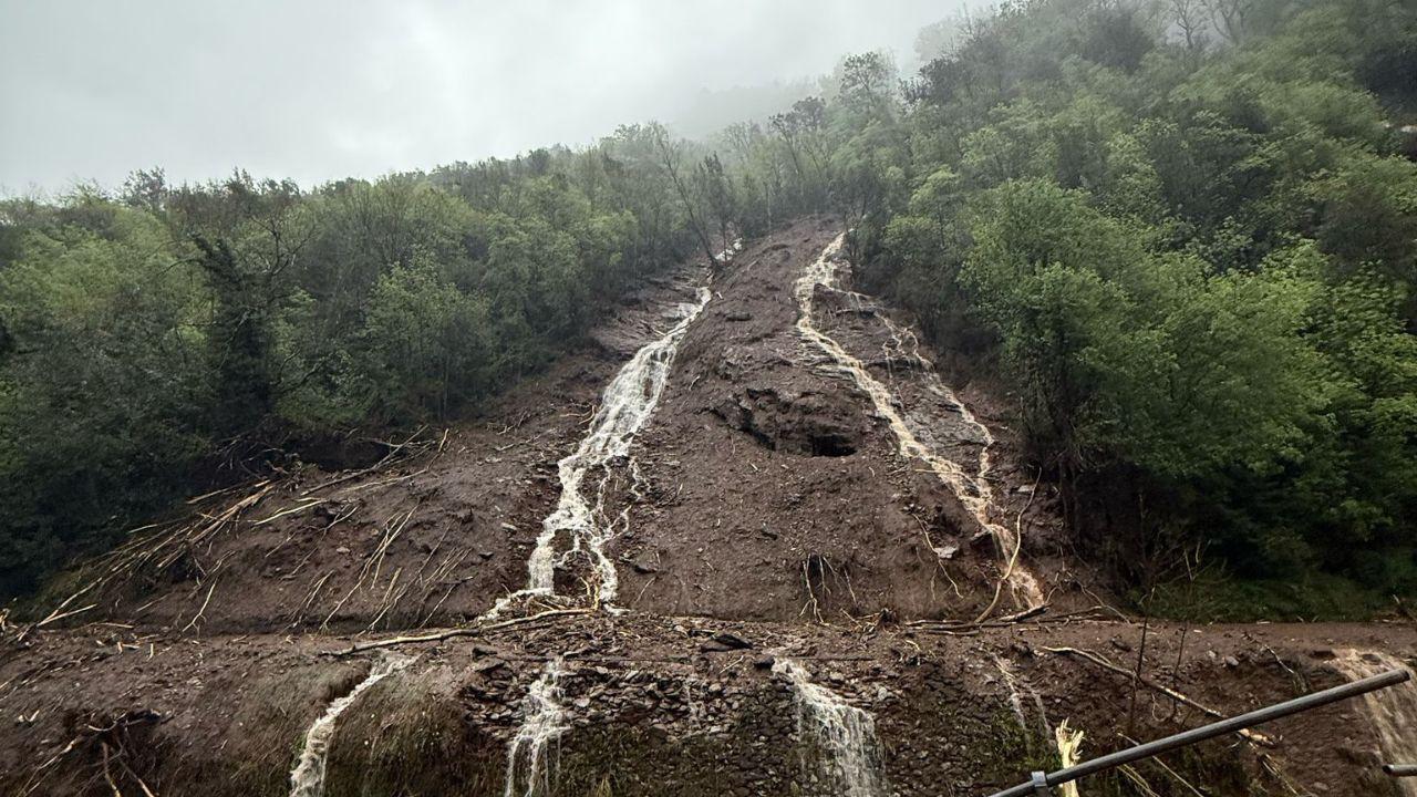 Una frana nel comune di Seravezza