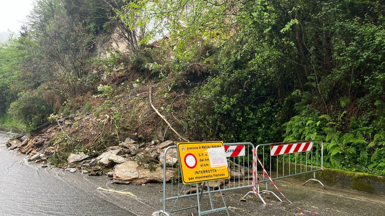La frana nel comune di Montignoso