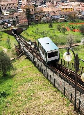 
	La funicolare di Certaldo: come negli anni scorsi, domenica rester&agrave; ferma dalle 12 alle 15


