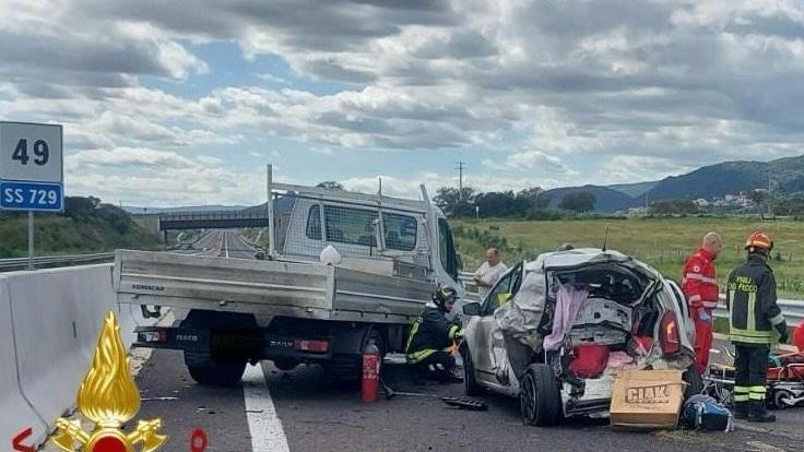 Schianto sulla strada Sassari-Olbia: due feriti