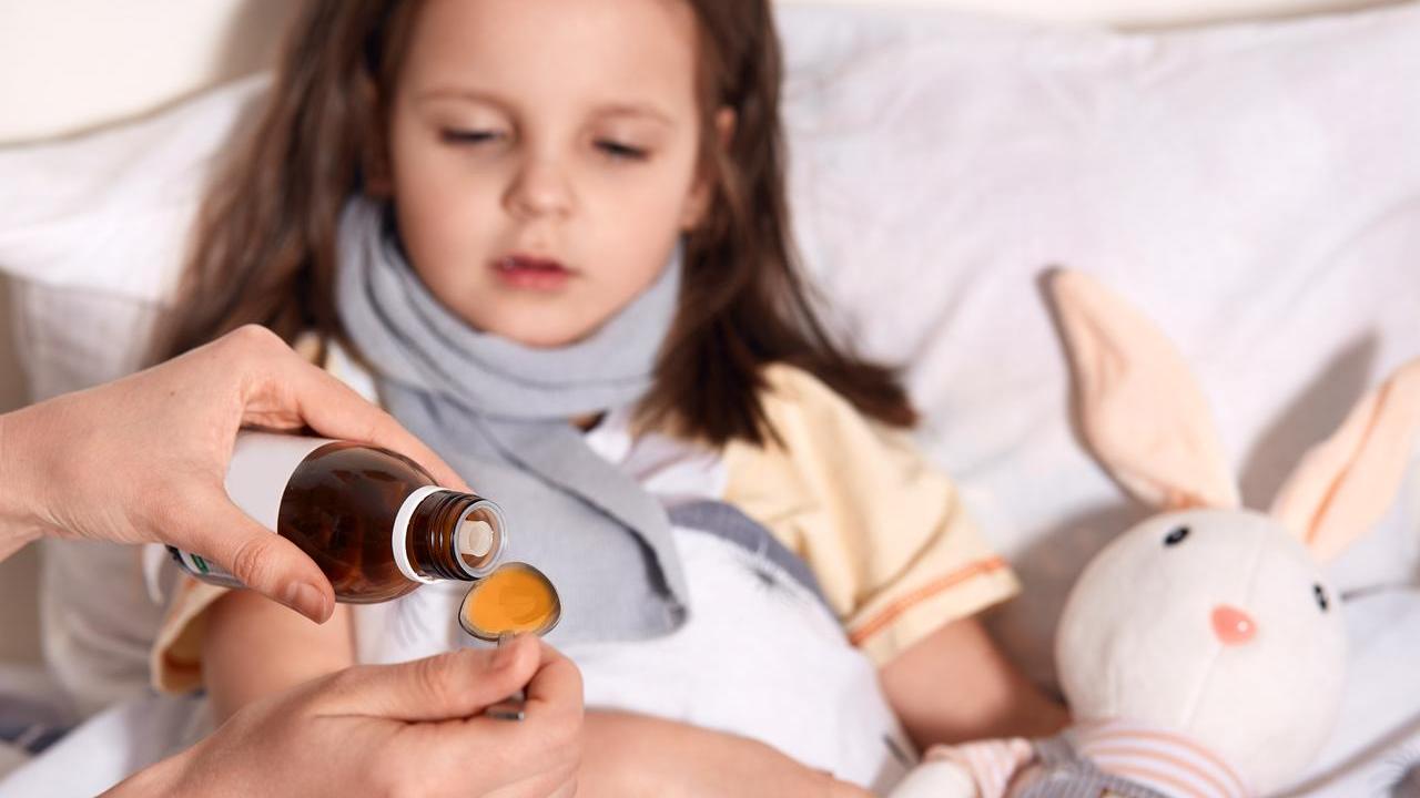 Cala l'uso di antibiotici tra i bimbi (foto Freepik)
