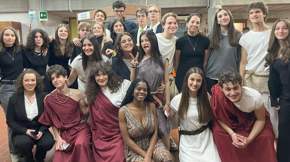 Mediterraneo Express: viaggio con la 4C tra mito, cultura classica e comicità