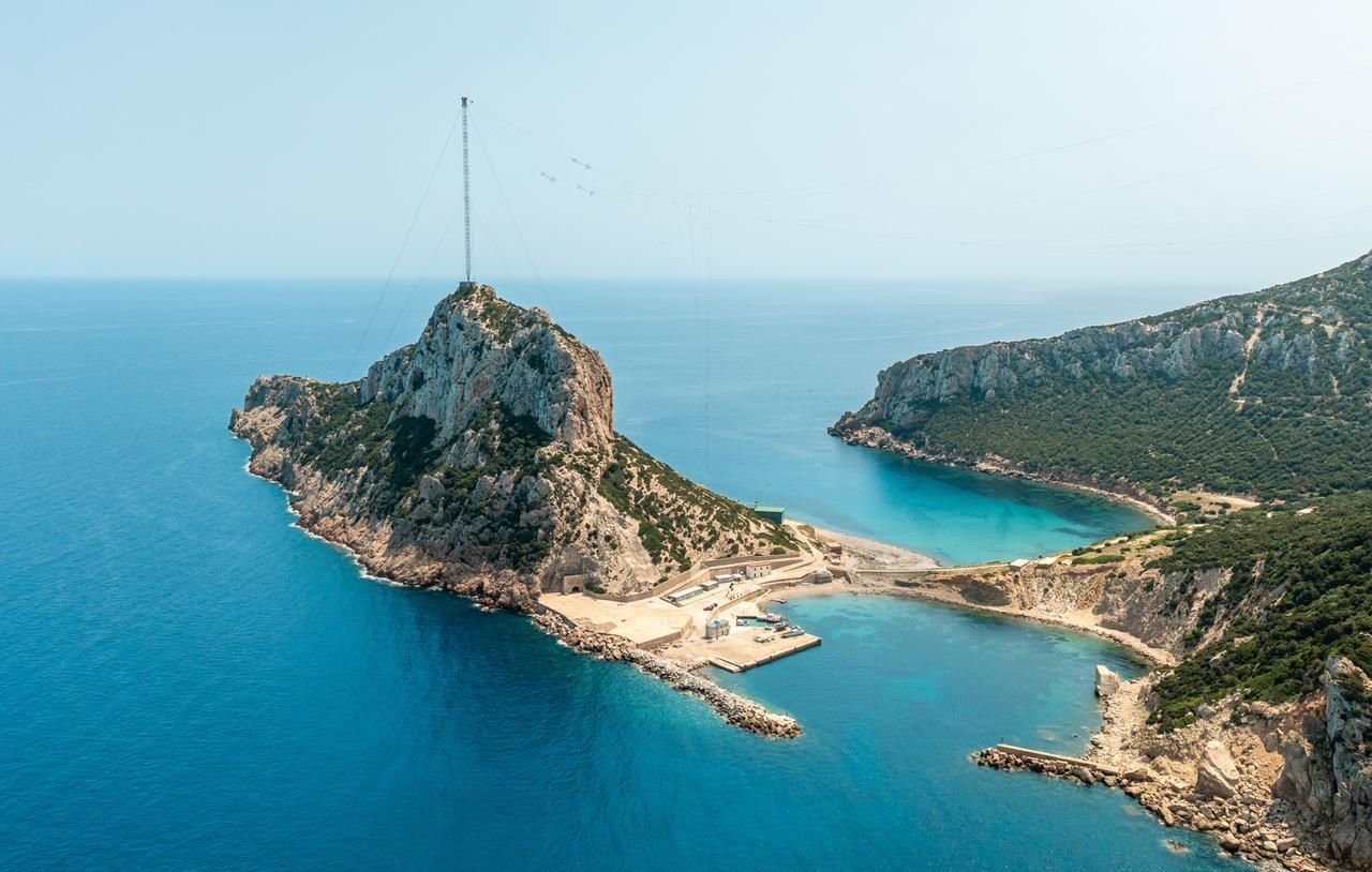 
	Una veduta di Punta Timone a Tavolara

