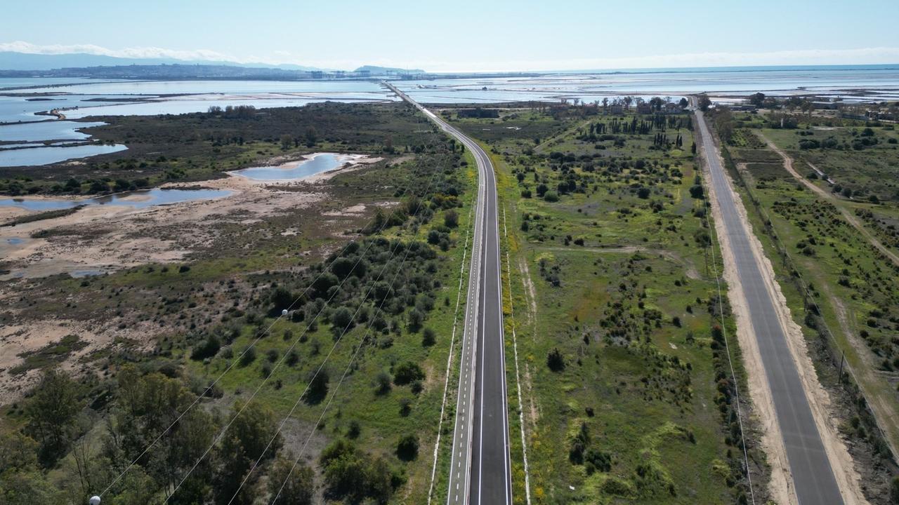 Cagliari, ecco la strada ad alta tecnologia con la pista ciclabile luminescente più lunga d’Europa