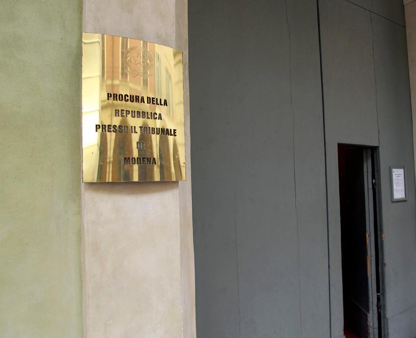 Accusa il collega di violenza e stalking: lui è assolto, lei adesso è nei guai