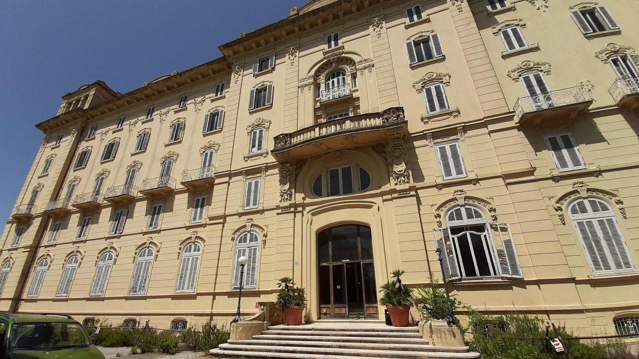 Livorno, l’hotel Corallo finirà all’asta: i tempi sono incerti e lunghi