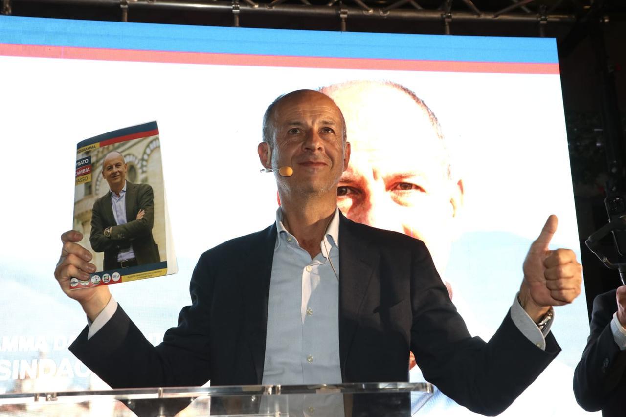 
	Gianni Cenni durante la campagna elettorale

