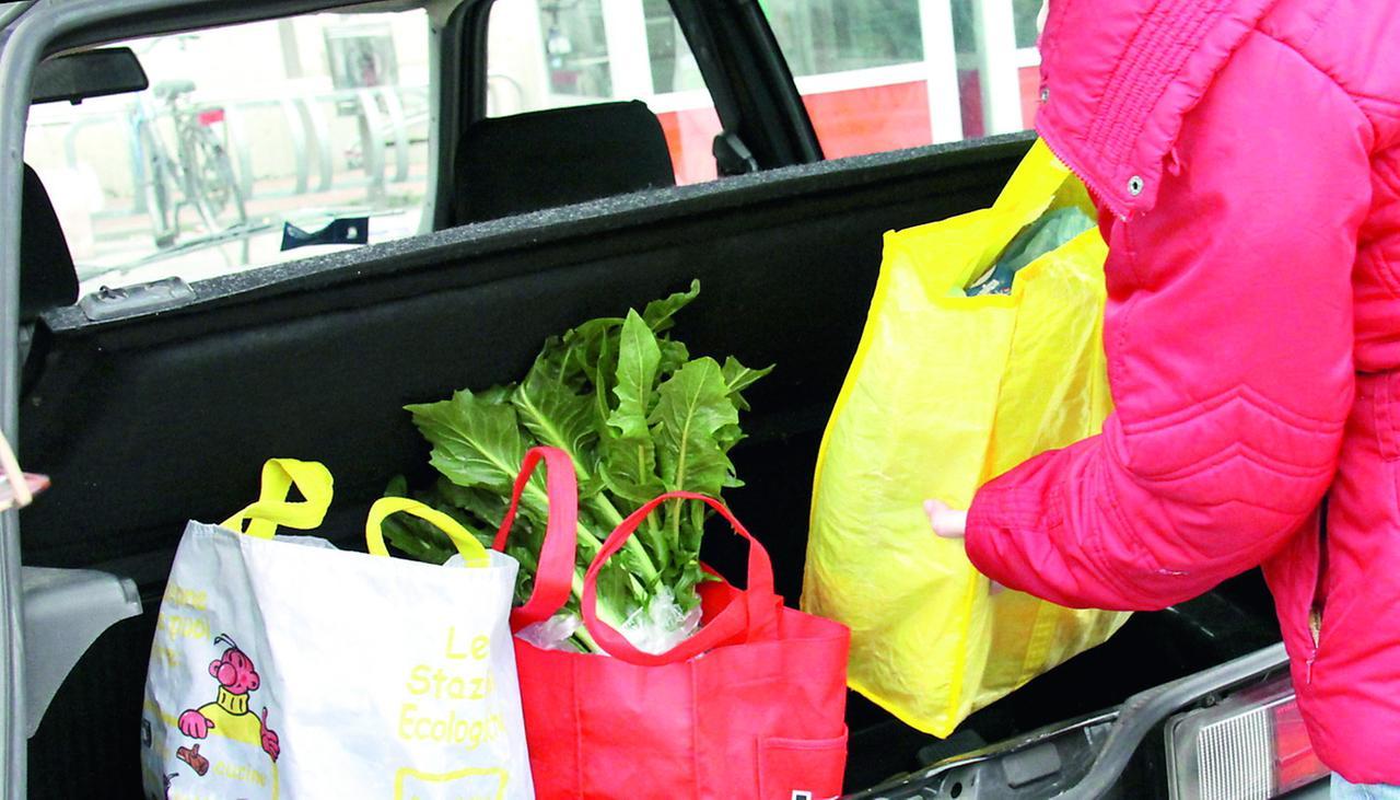 Aggredita in casa mentre porta la spesa: paura a Viareggio, donne nel mirino