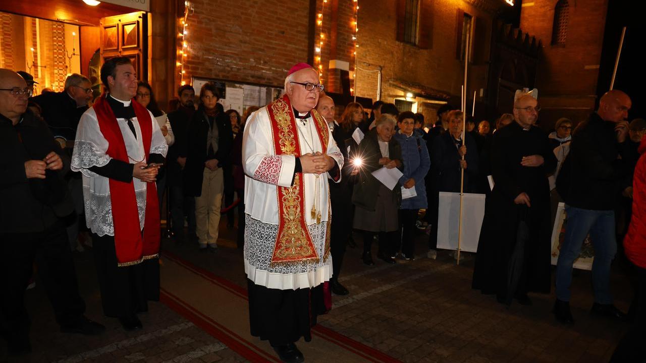 L’arcivescovo Perego e i dimenticati: «I migranti rinchiusi in Albania»