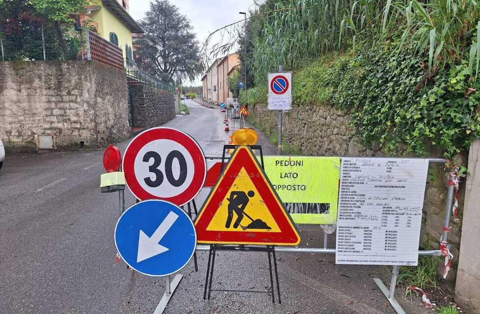 Pistoia, caos in via Nerucci: tra incidenti, traffico e ciclabile spariscono i parcheggi<br type="_moz" />
