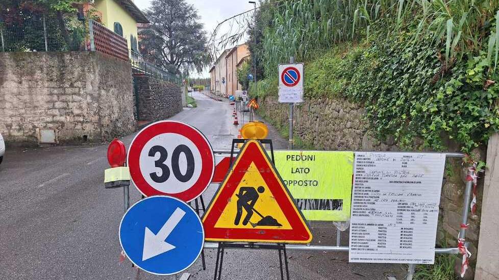 Pistoia, caos in via Nerucci: tra incidenti, traffico e ciclabile spariscono i parcheggi<br type="_moz" />