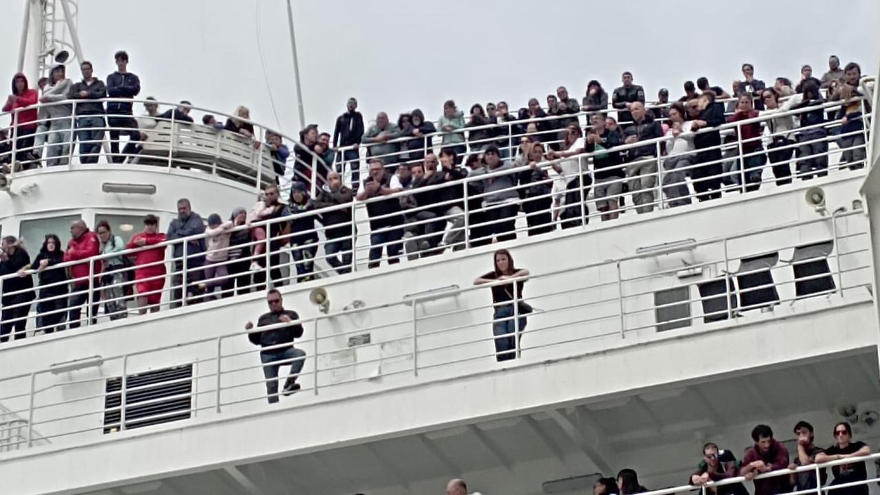 Malore a bordo, la nave Grimaldi torna a Porto Torres
