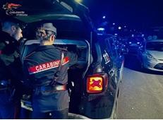 Badante ubriaca spintona i carabinieri e si ferisce da sola, arrestata