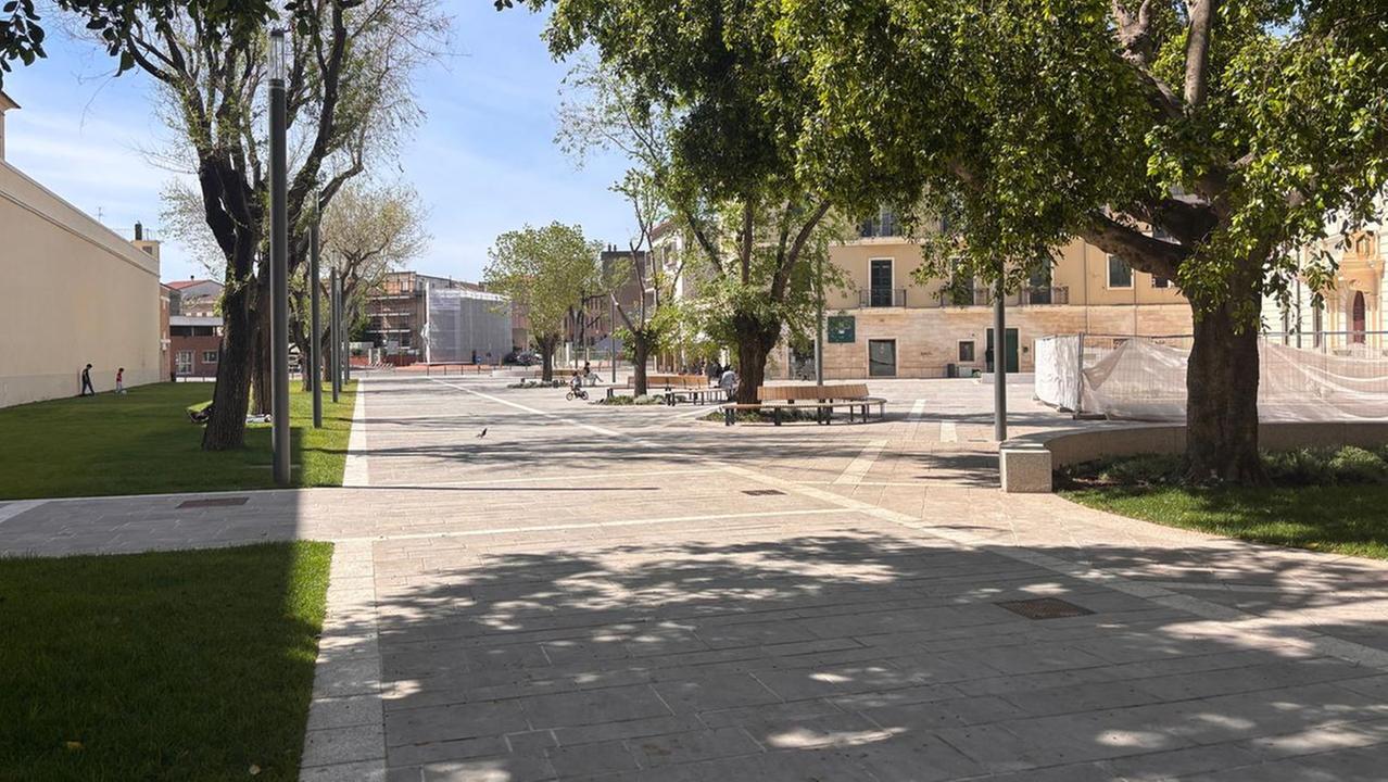 Pedonale o aperta al traffico? Piazza Manno piace senza auto