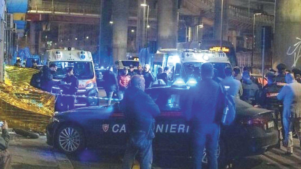 Nella foto (La Presse) i rilievi dopo gli spari, lunedì a Roma