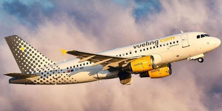 
	Un airbus A319 della Vueling, compagnia low-cost spagnola (Foto da Fb Vueling)


