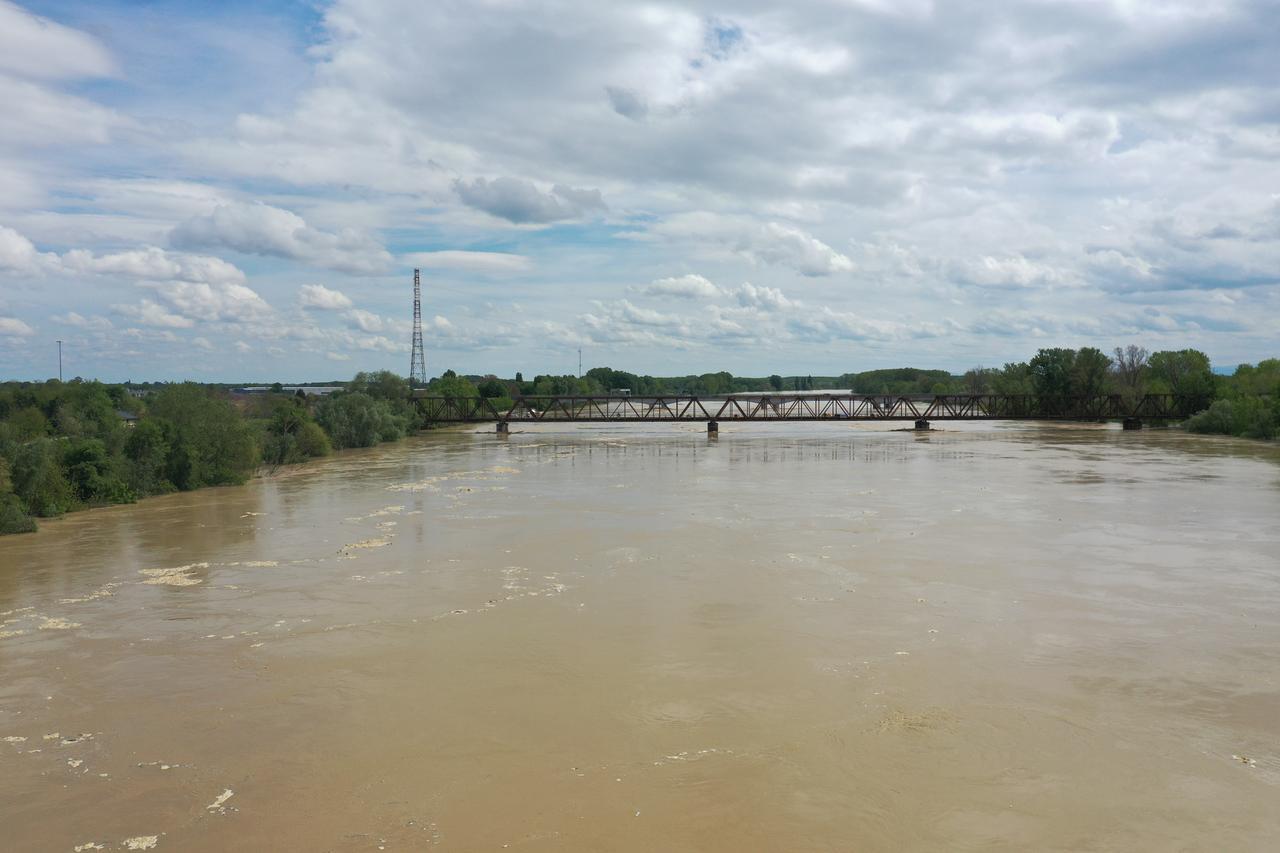 Piena del Po, resta l’allerta arancione: atteso il passaggio a Pontelagoscuro
