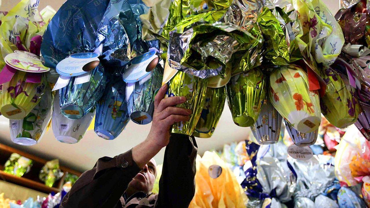 Come nasce la sorpresa nell’uovo di Pasqua: la storia e le ipotesi