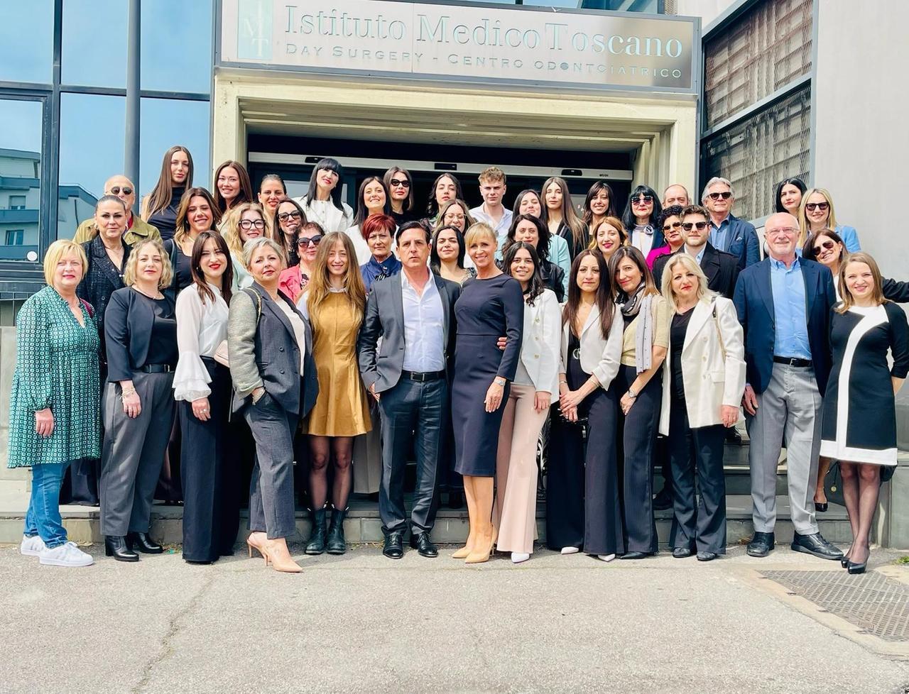 
	L'amministratore Alessandro Brafa con lo staff dell'Imt


