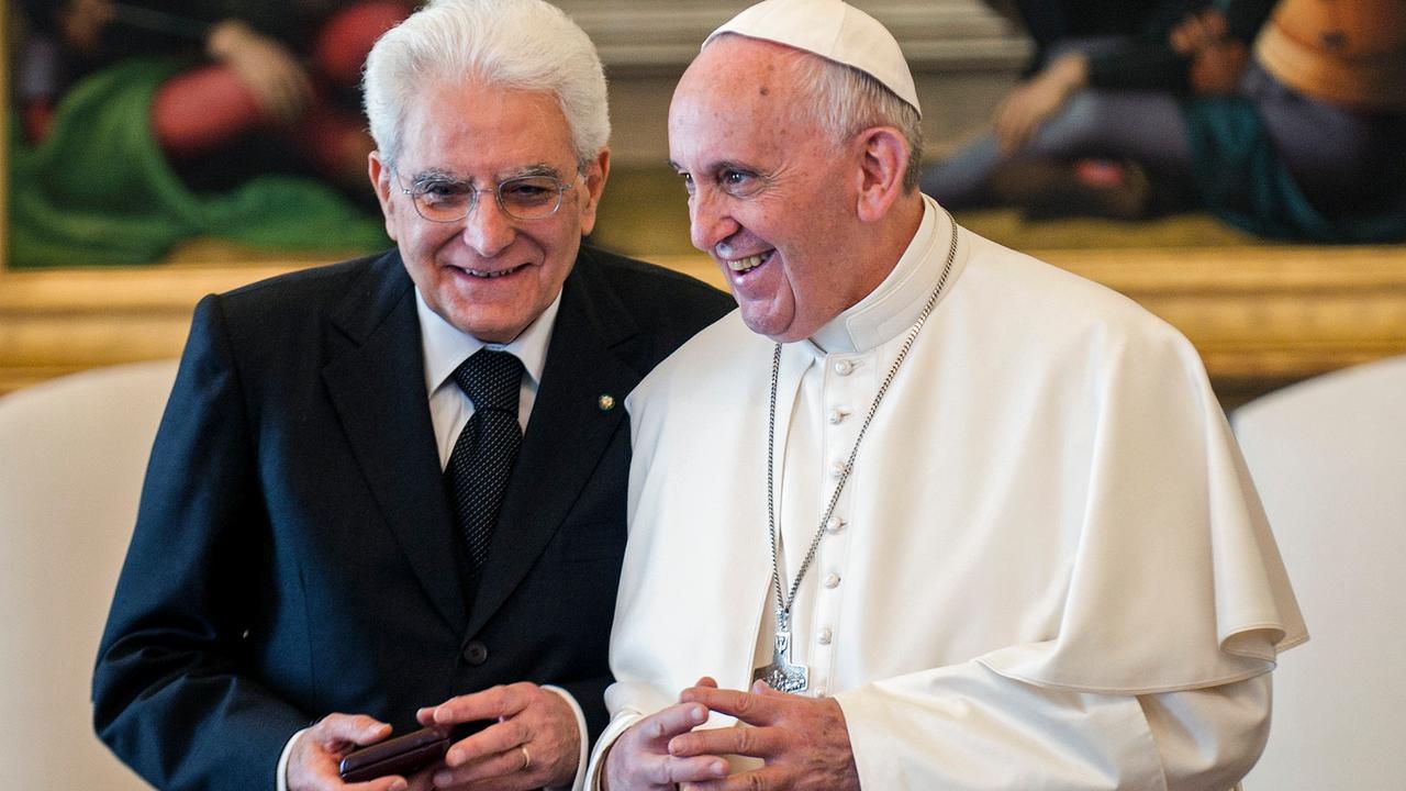 18/04/2015 Città del Vaticano, papa Francesco riceve in udienza privata il presidente della Repubblica italiana Sergio Mattarella