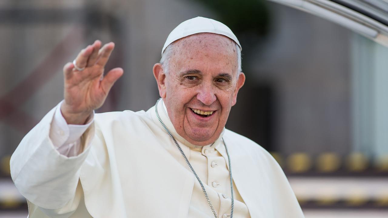 «Ciao Francesco, ci mancherai!», la Treccani ricorda papa Bergoglio con un nuovo volume tematico