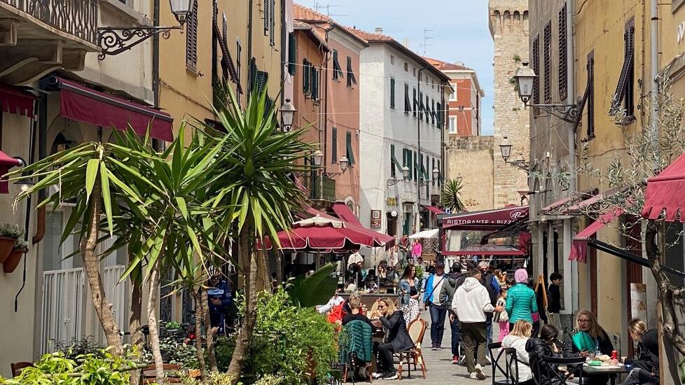 Piombino, rimane una meta turistica estiva nonostante buone prenotazioni per i ponti del 25 aprile e primo maggio