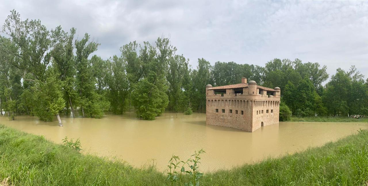
	Rocca di Stellata sott'acqua

