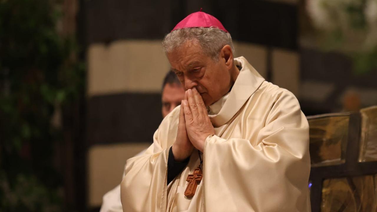 Il vescovo di Prato Giovanni Nerbini durante la messa in suffragio di papa Francesco (foto Giovanni Tarducci)