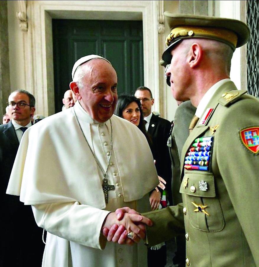 Papa Francesco e la Brigata Sassari: quando a San Pietro la banda intonò Dimonios