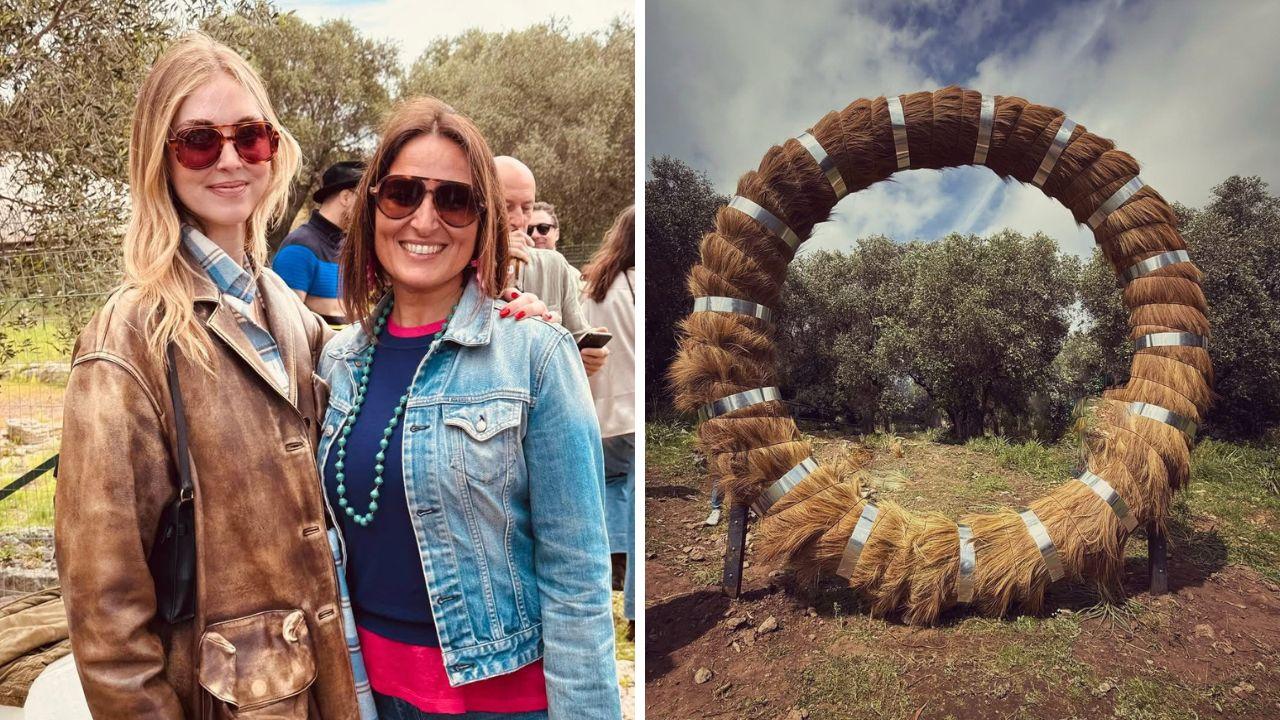 Chiara Ferragni con l'assessora Ottali. A destra l'opera di Loboda