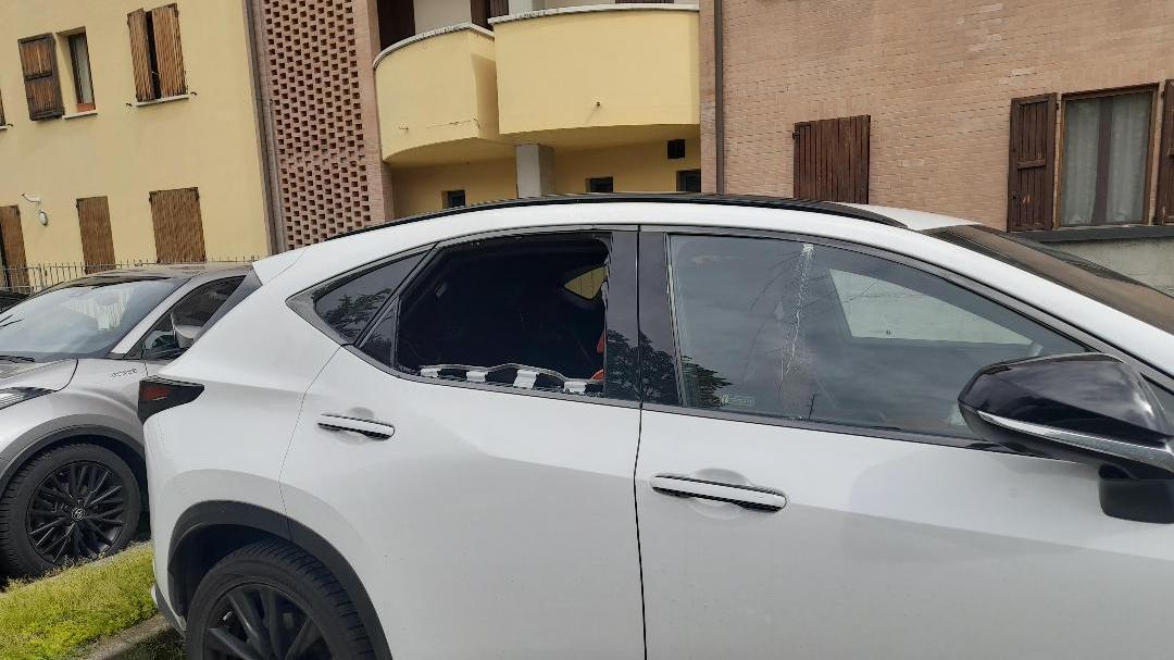 Emergenza finestrini spaccati, raid a Masone per Pasquetta: «Qui le baby gang dominano»